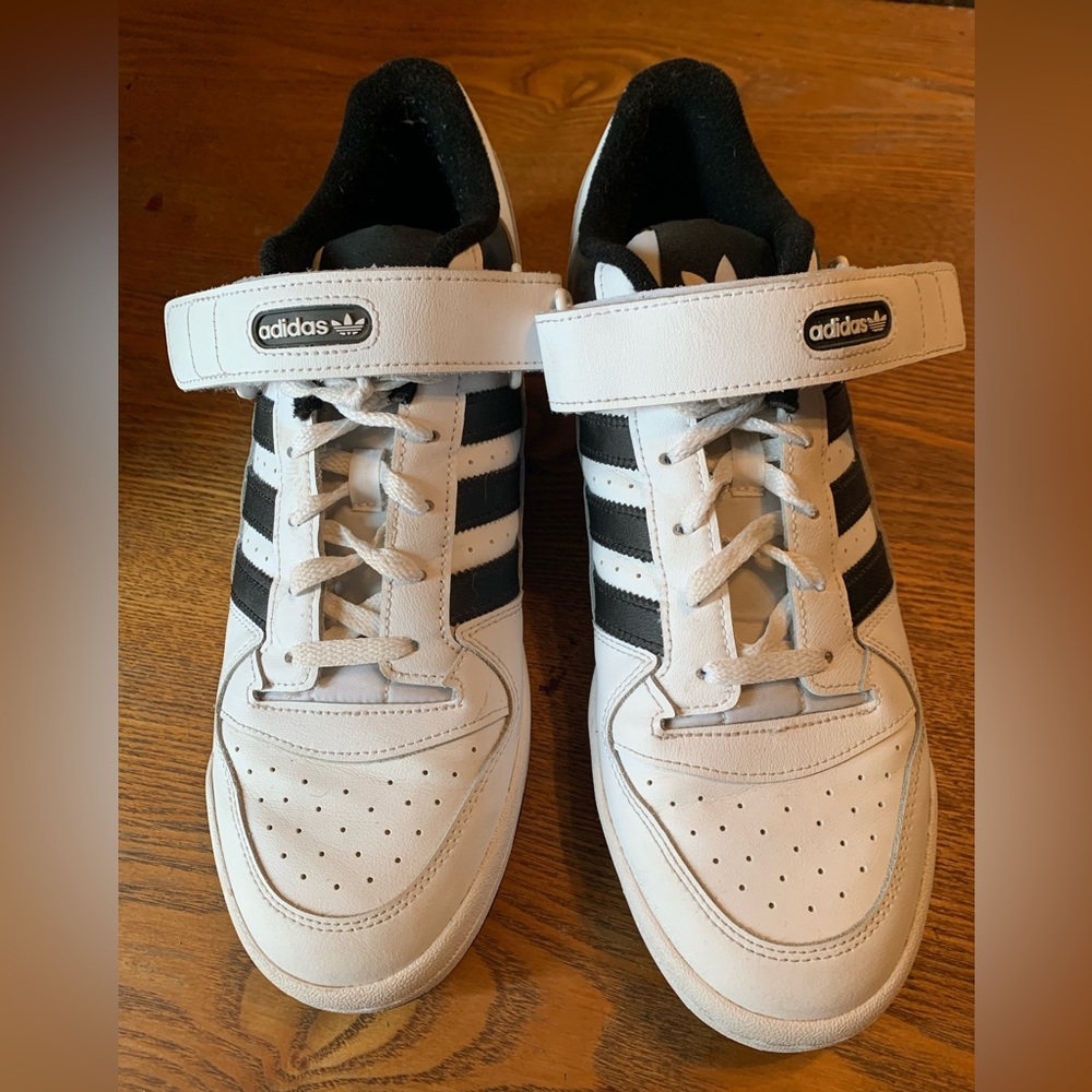 Adidas Forum Low Sneakers